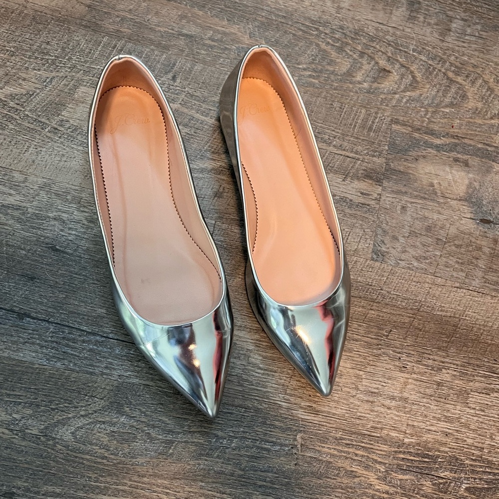EUC J. Crew Pointy Toe Flat in Silver Mirror Size 9